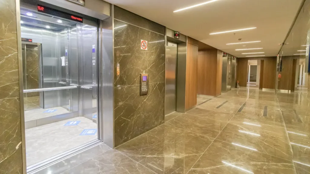 this sign shows when a lift is safe to use
